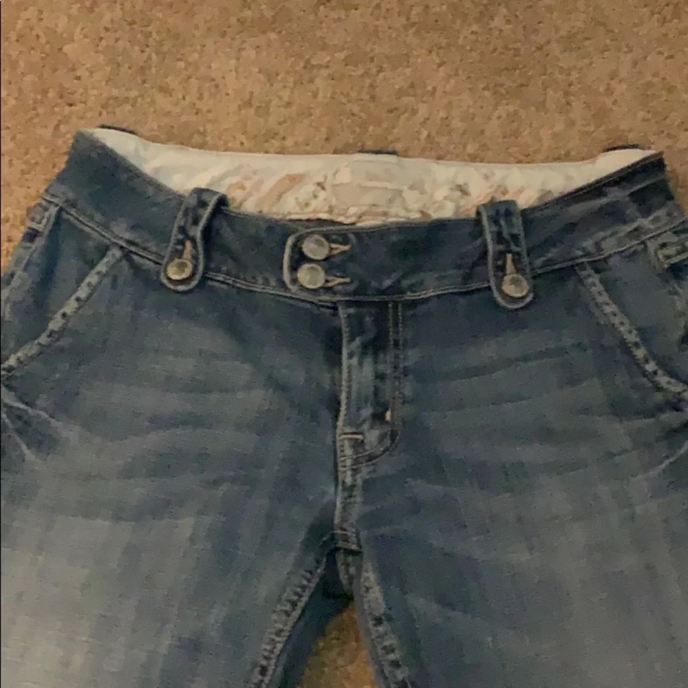 Miss Me Capri Jeans - Picture 9 of 10